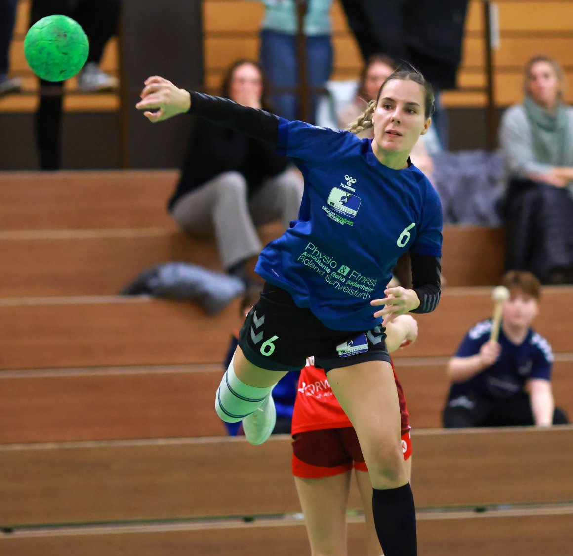 Für Sophie Weber könnte es am Ende der Runde zum ersten Mal nach vielen Jahren im Trikot der Sportfreunde in die Dritte Liga hochgehen.