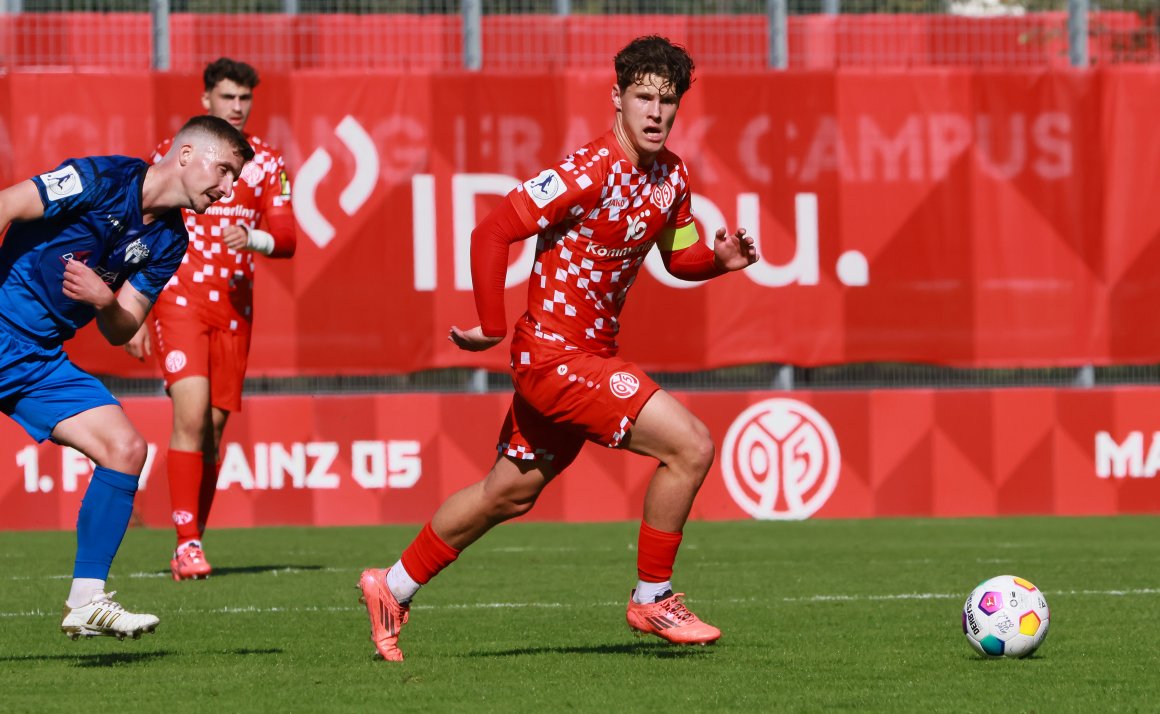 Einer, der immer vorangeht: Den Kapitän seiner U23-Mannschaft, Daniel Gleiber, hat der FSV Mainz 05 mit einem Lizenzspielervertrag ausgestattet und so bis 2028 an sich gebunden.