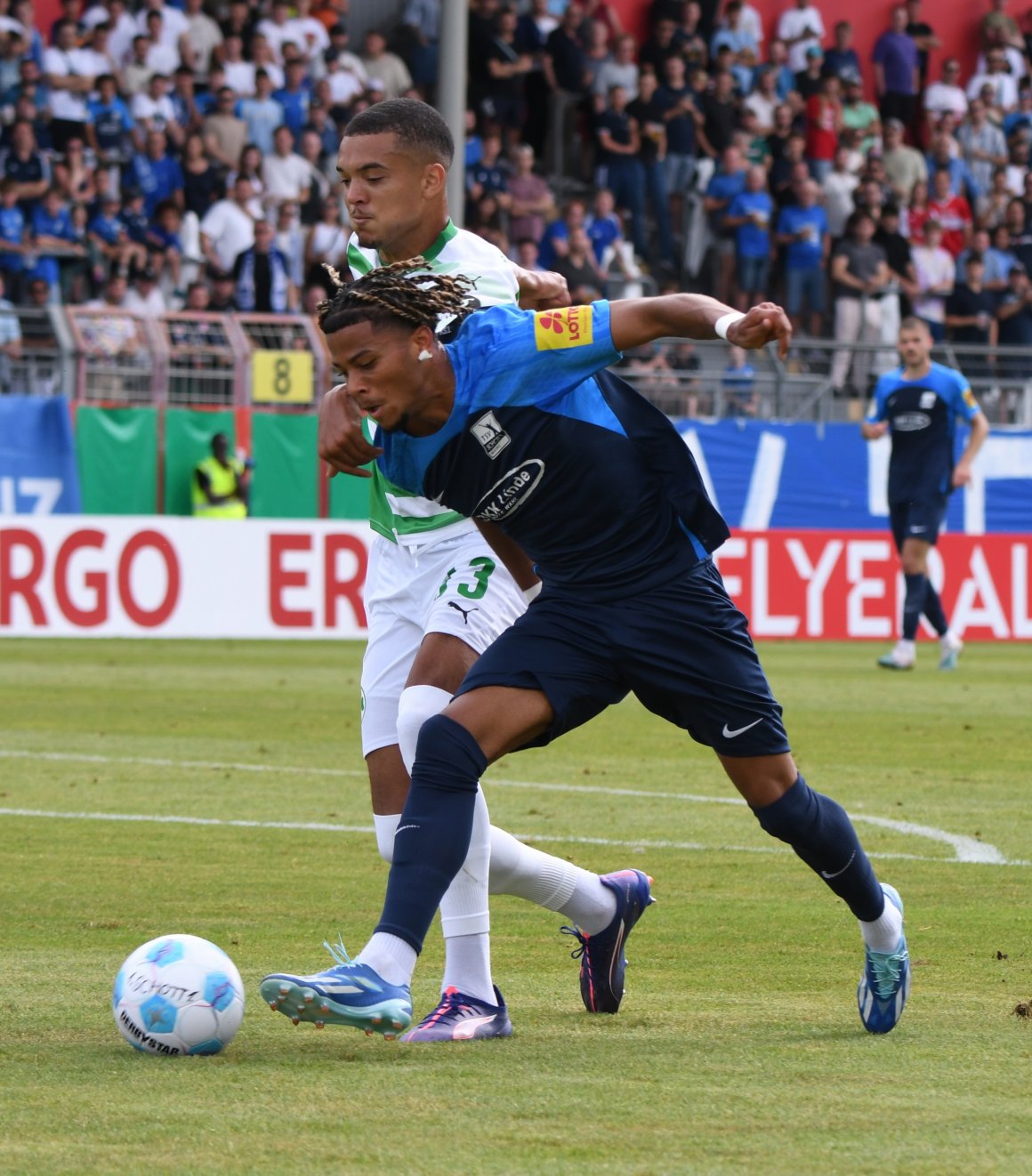 Ismail Wiegand mischte die Fürther Abwehr im DFB-Pokalspiel des TSV Schott gegen den Zweitligsten ordentlich auf.