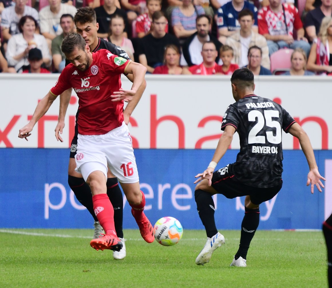 Stefan Bell und seine Mitspieler verteidigten gut, ließen sich aber zu sehr in die eigene Hälfte drücken.