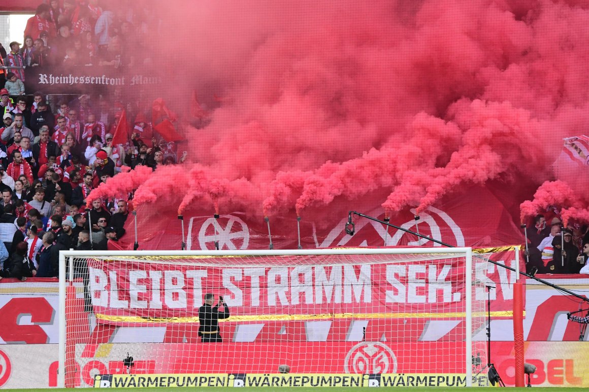 Pyrotechnik im Stadion ist verboten, macht eine Partie aber nicht zum Hochrisikospiel.