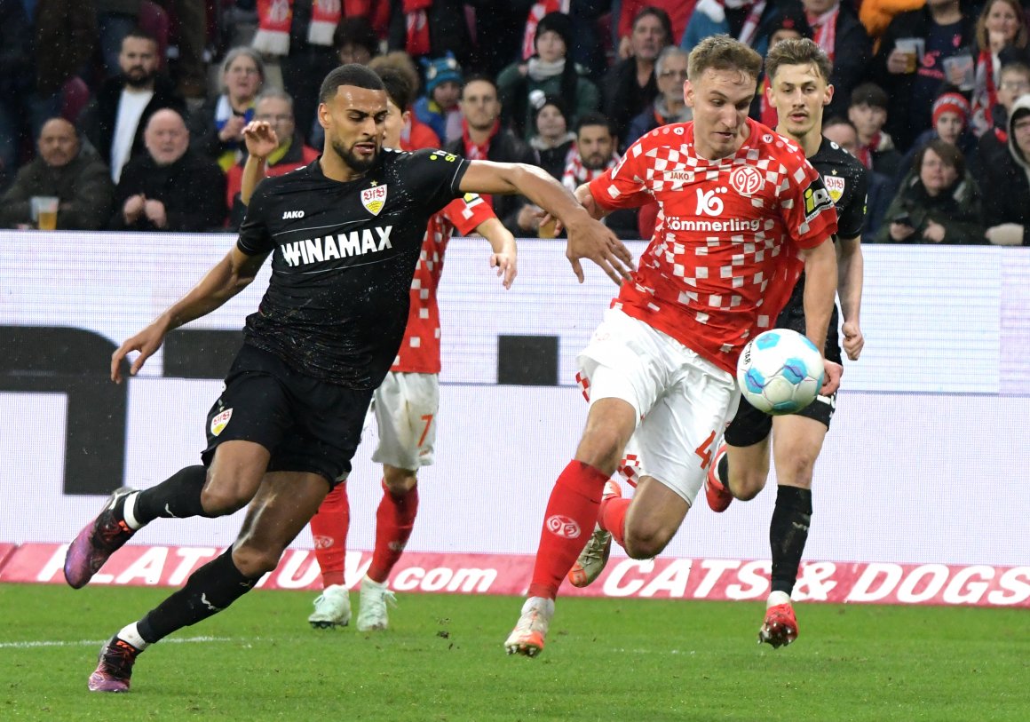 Lauf- und zweikampfstark: Nelson Weiper, hier im Duell mit Josha Vagnoman, überzeugte gegen den VfB Stuttgart...