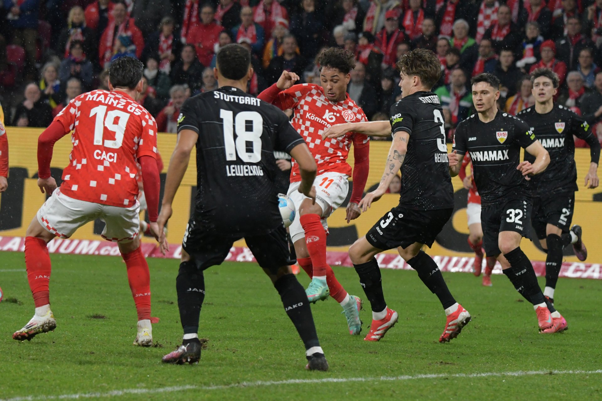 Der für Nelson Weiper eingewechselte Armindo Sieb hätte um ein Haar das 2:0 erzielt...