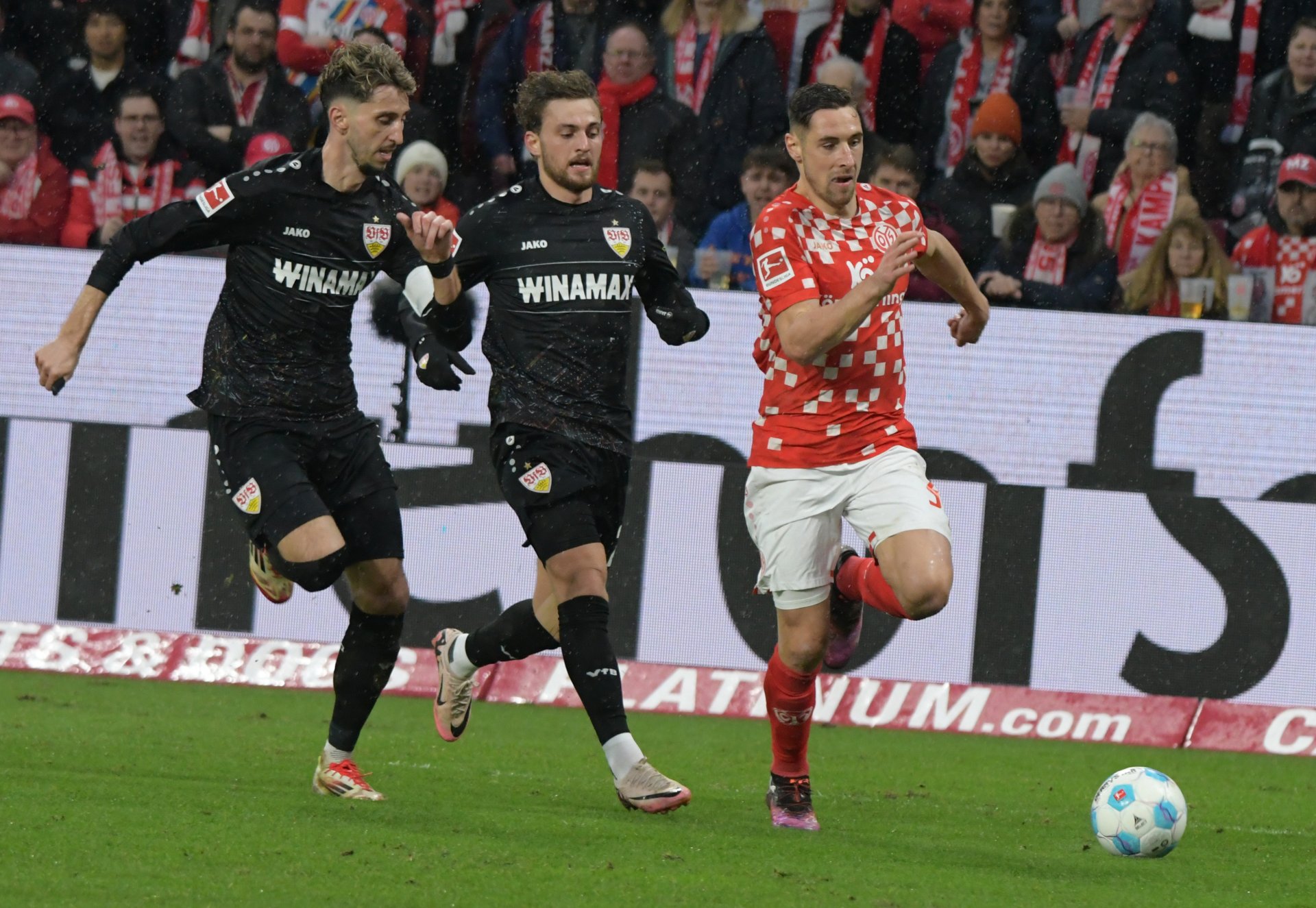 Dominik Kohr hatte auch tief in der zweiten Halbzeit noch Kraft für einen Antritt auf dem linken Flügel.