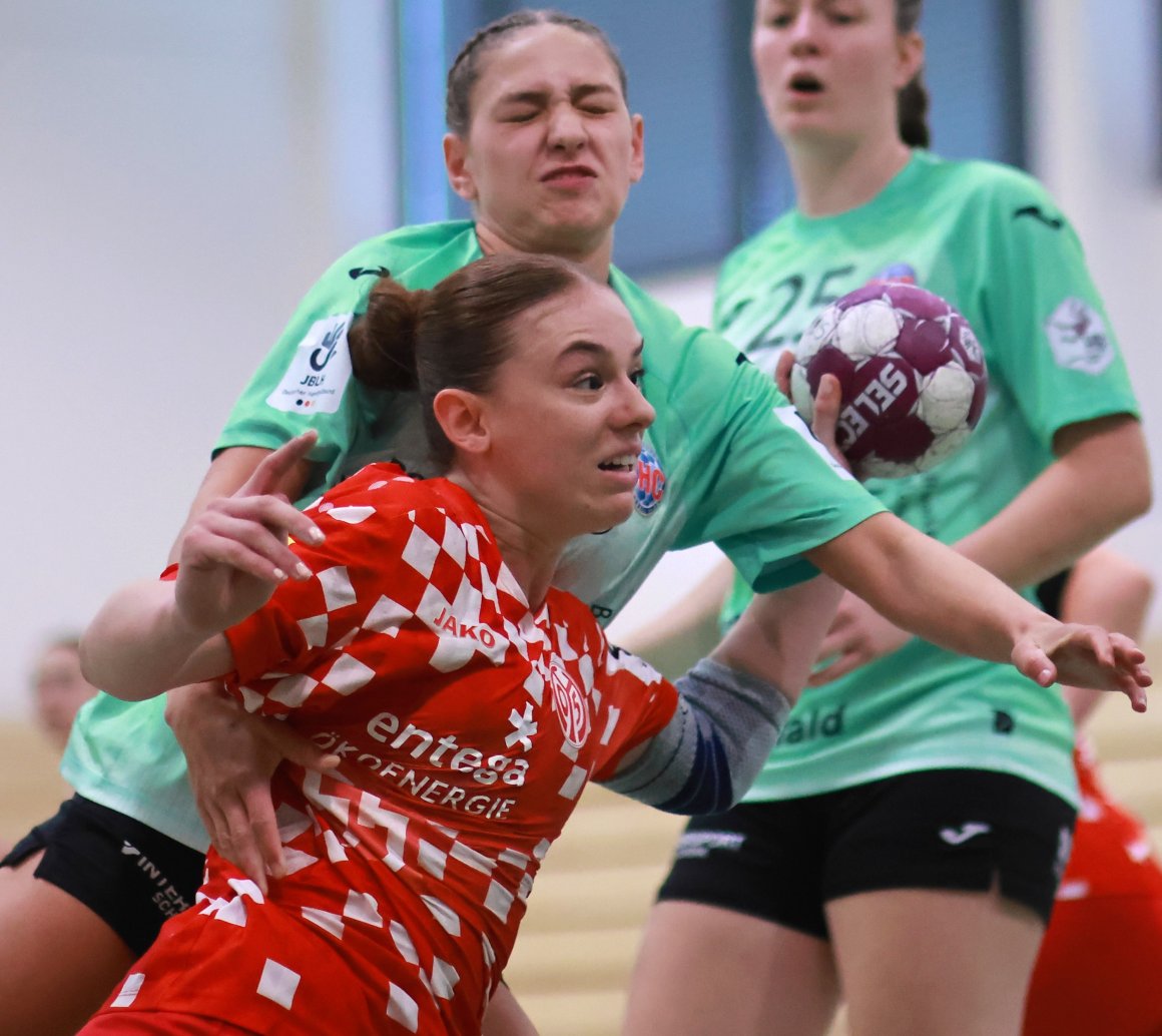 Helena Rhein war eine von fünf 05-Spielerinnen in Erfurt, die am Vorabend schon beim Zweitligaspiel in Nürtingen dabei waren und praktisch gleich in den nächsten Bus stiegen.