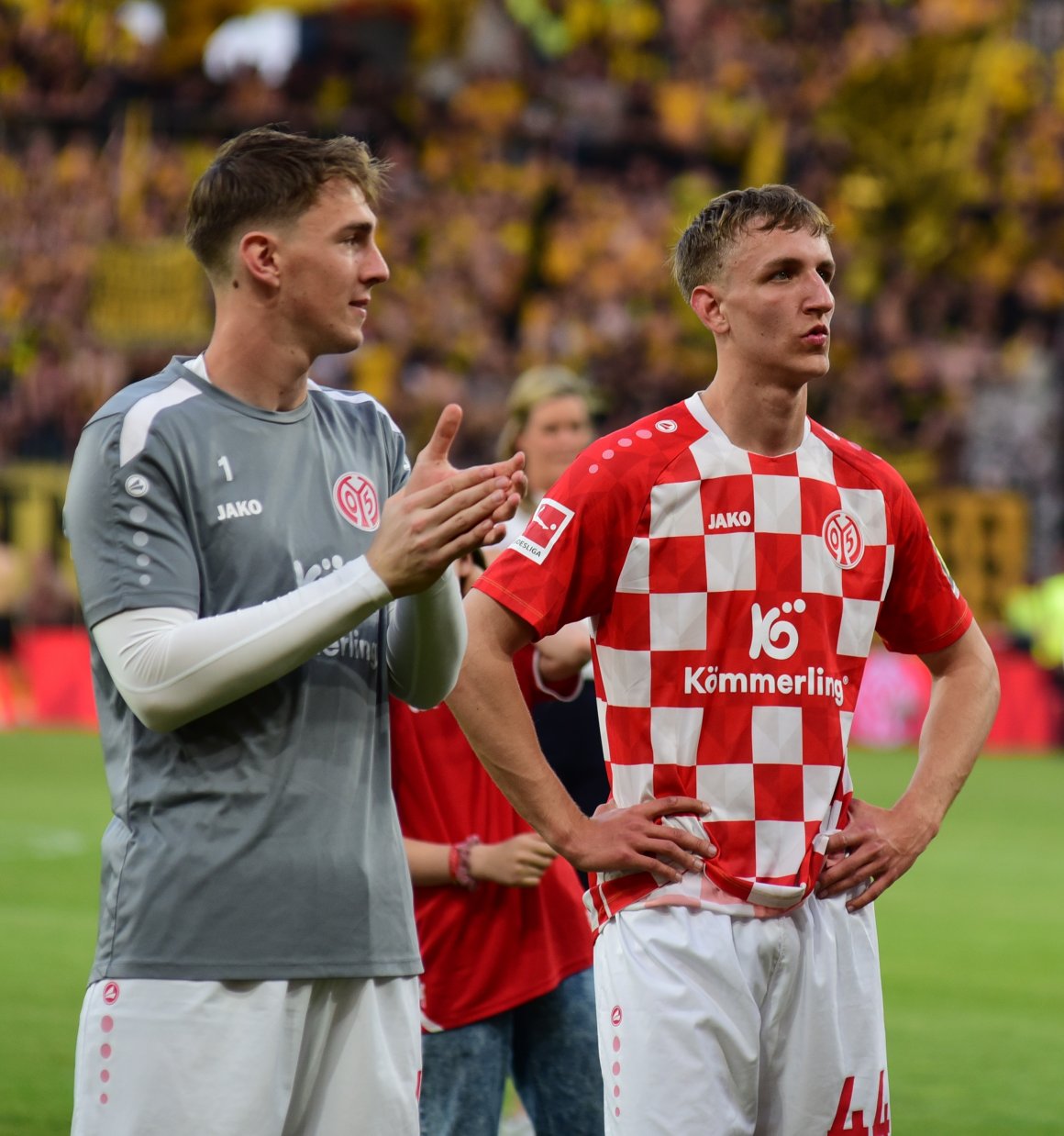 Nelson Weiper (r.) stand zuletzt viermal hintereinander in der Anfangsformation. Lasse Rieß könnte am Samstag in der Bundesliga debütieren.