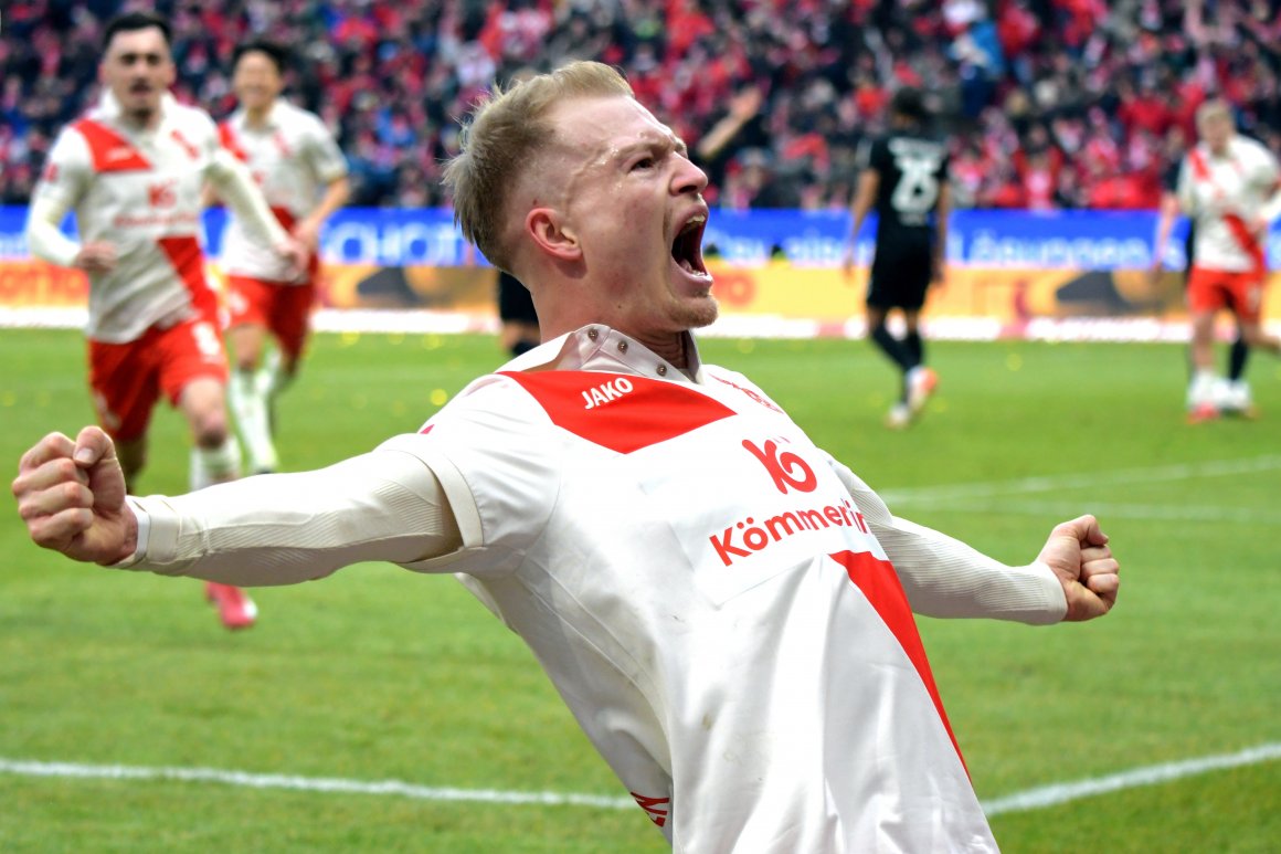 Wäre beinahe zum Matchwinner geworden: Andreas Hanche-Olsen, der sich mächtig über sein 2:1 freute.