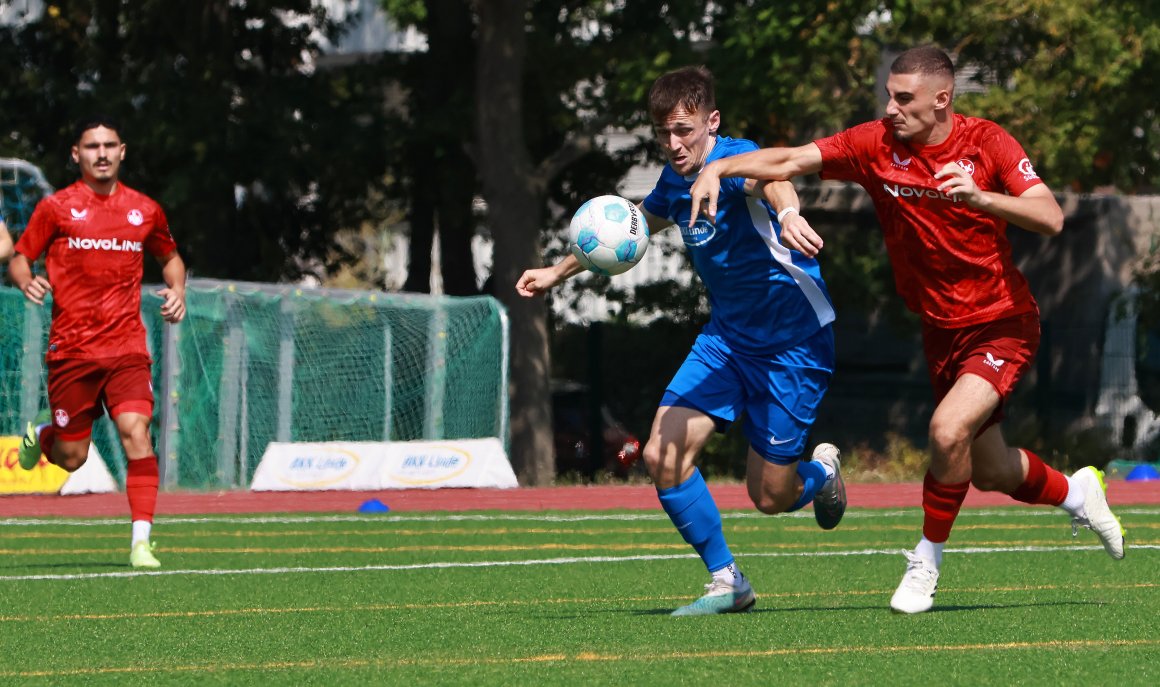 Lennart Thum (l.) traf gegen seinen Ex-Klub doppelt.